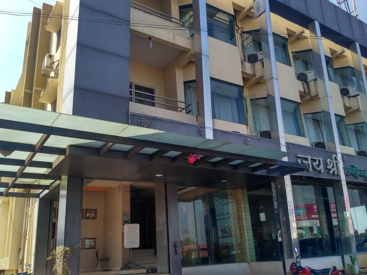 Jayshree Executive Restaurant & * Pune