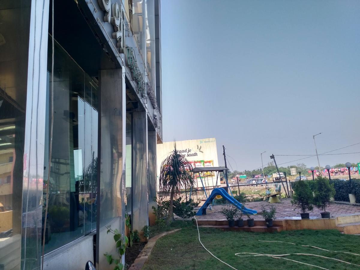 Hotel Jayshree Executive Restaurant & *
