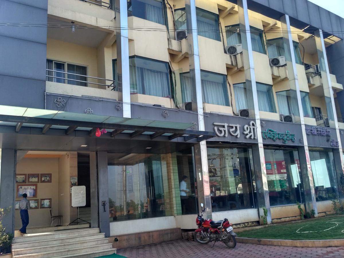 Jayshree Executive Restaurant & *