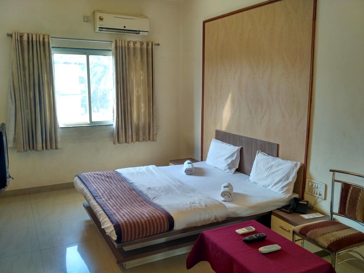 Hotel Jayshree Executive Restaurant & *