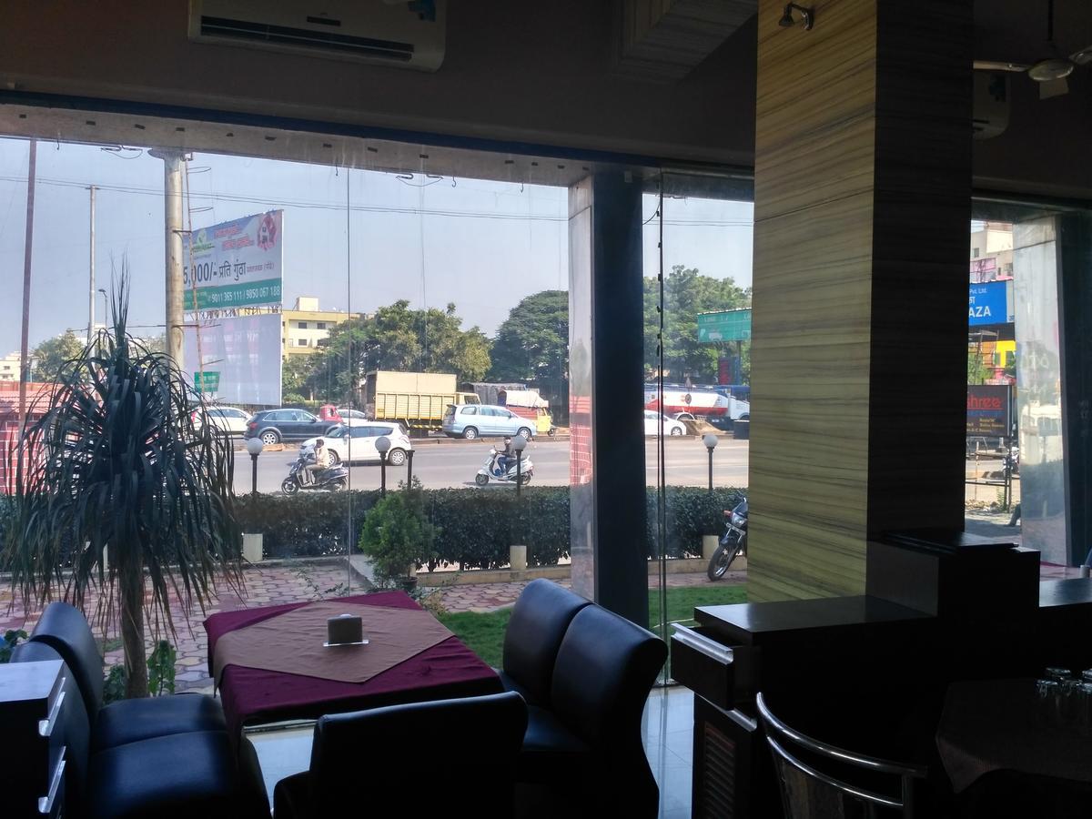 Hotel Jayshree Executive Restaurant & *