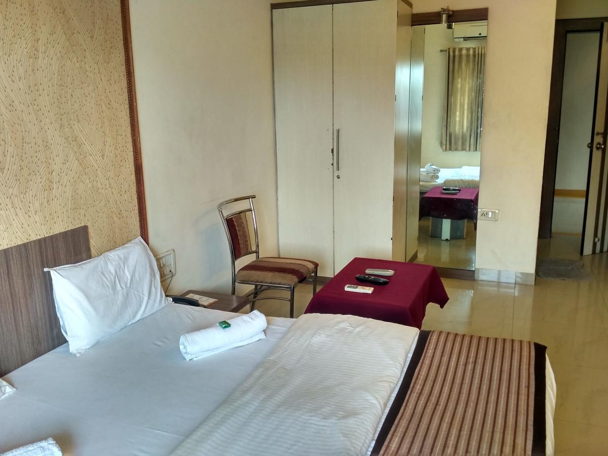 Jayshree Executive Restaurant & Hotel Pune