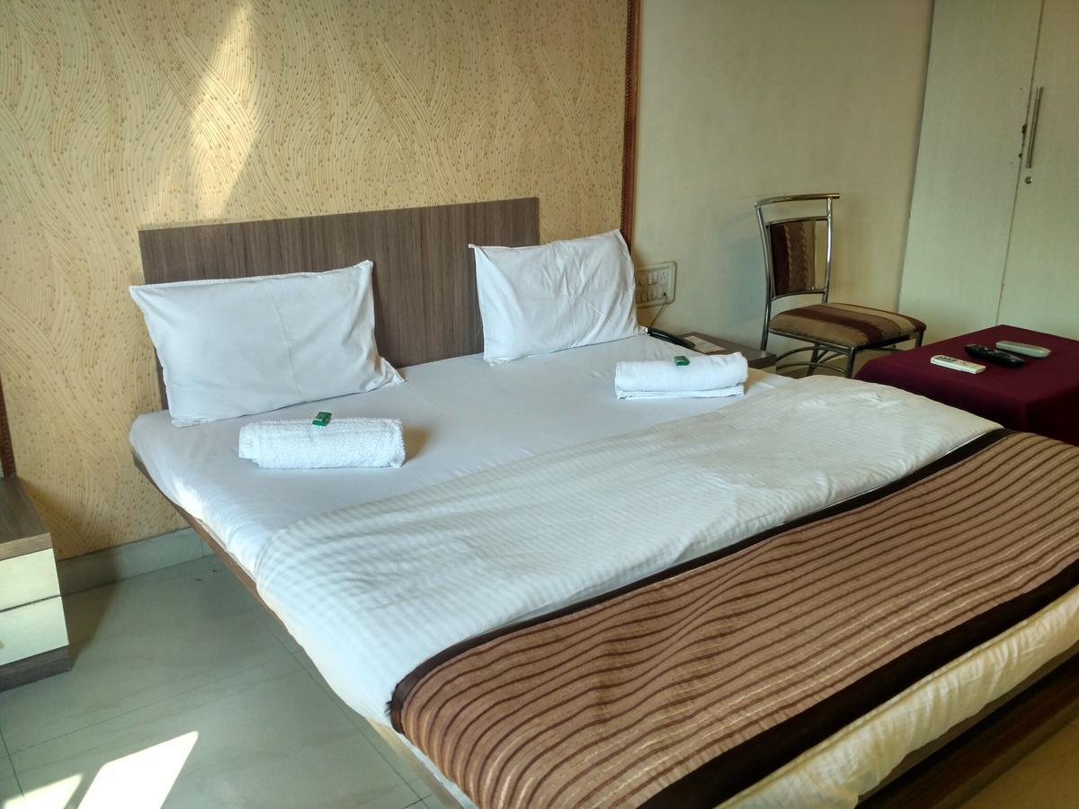 Jayshree Executive Restaurant & Pune